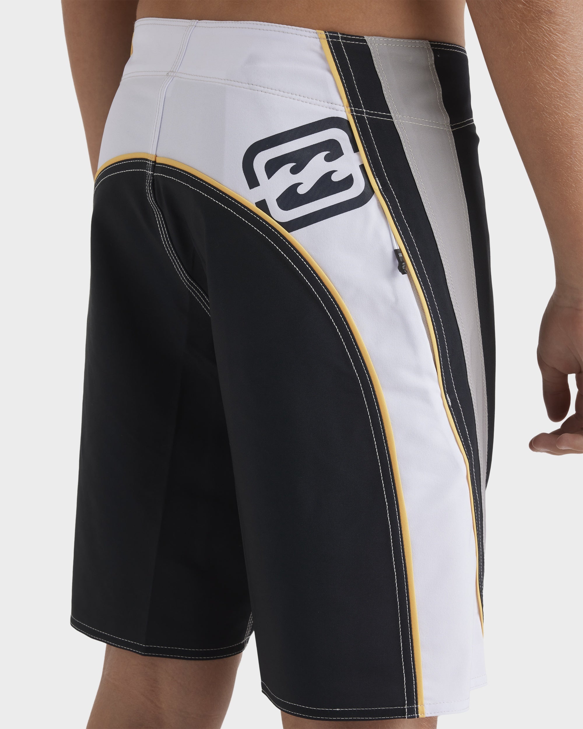 Boys 8-16 Fluid 2K 18" Boardshorts